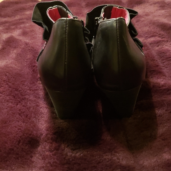 Chanii B black and pink leather booties. Size 7. - Picture 5 of 8